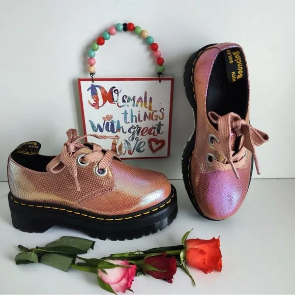 Dr. Martens Holly Pink Iridescent Leather Platform Boots Shoes Womens Size 7 NEW - Picture 2 of 10